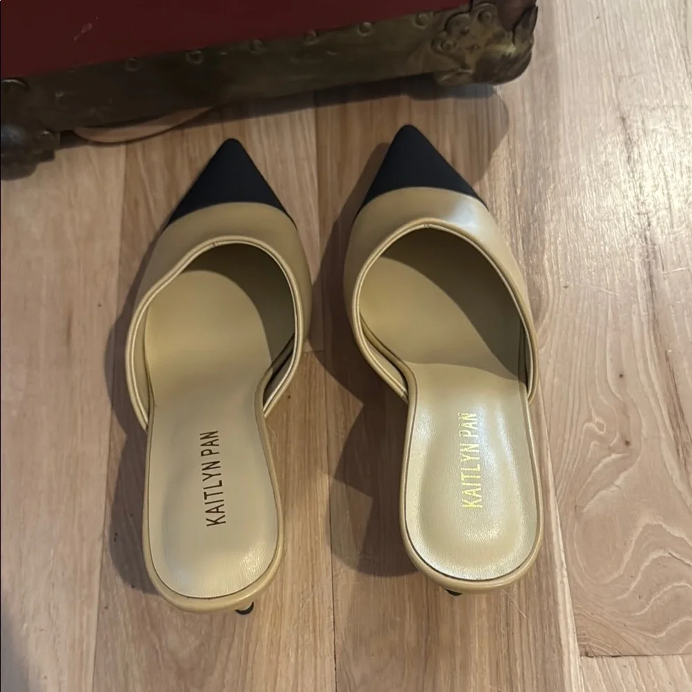 Kaitlyn Pan Genuine Leather Light Tan and Black Mules Two-Tone Design NWT - Picture 3 of 4